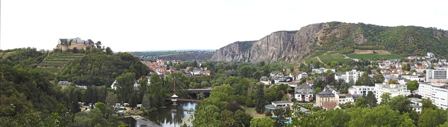 Burg Ebernburg auf einem Bergsporn gegenüber dem Rotenfels