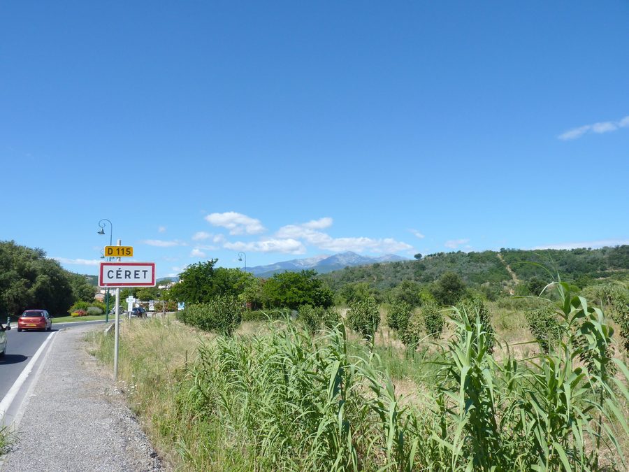 Massif du Canigou vu depuis Céret dans les Pyrénées-Orientales