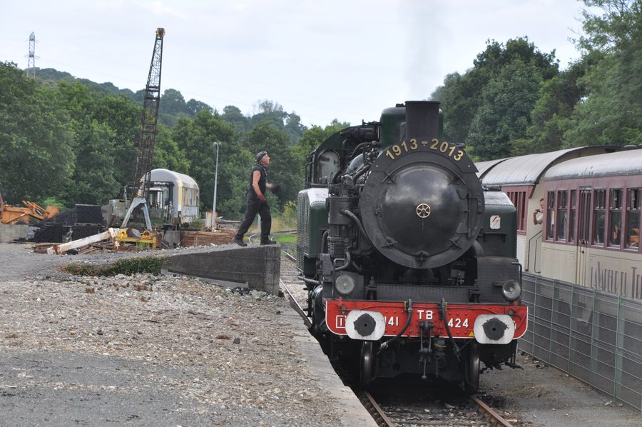 Dampflokomotive 141 TB 424 der touristischen Bahn Vapeur du Trieux in Pontrieux