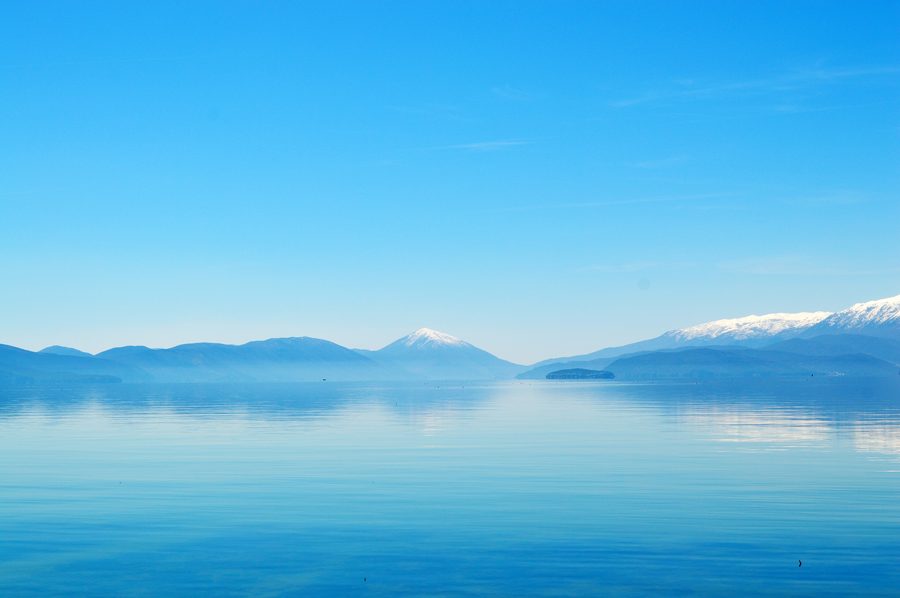 Blick auf den Prespa-See mit der Insel Golem Grad