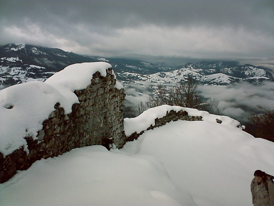 Ruines du château de Mirabat en Ariège
