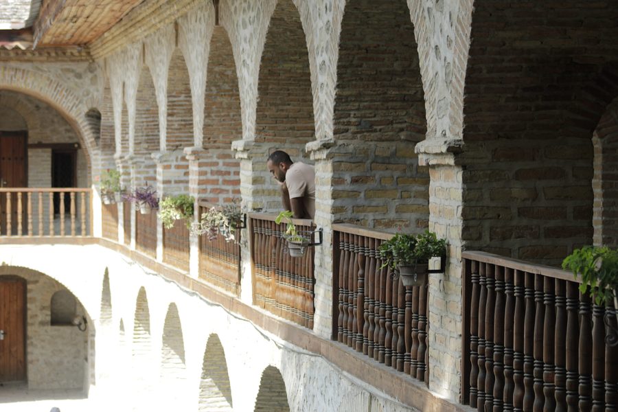 Balkon des Khan-Palasts von Shaki in Aserbaidschan