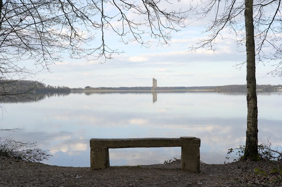 Lac de la Plate Taille mit der Talsperre im Hintergrund