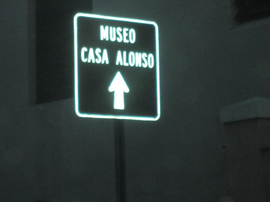 Schild des Museo Casa Alonso in Vega Baja, Puerto Rico