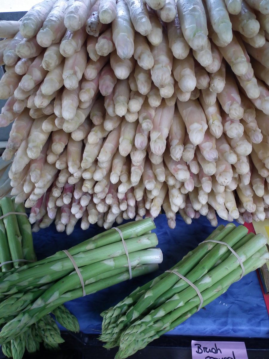 Weißer und grüner Spargel aus Schwetzingen