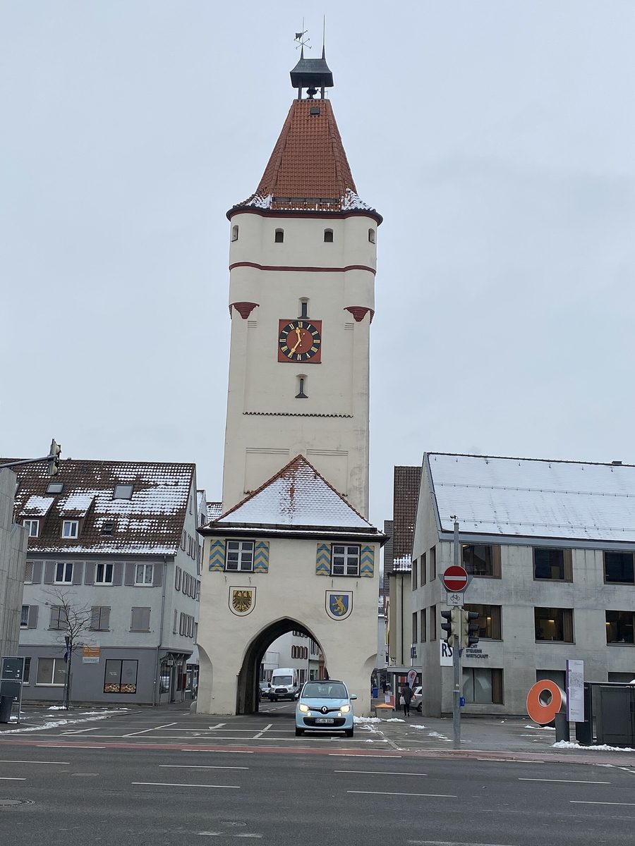 Verschneites Ulmer Tor in Biberach an der Riß