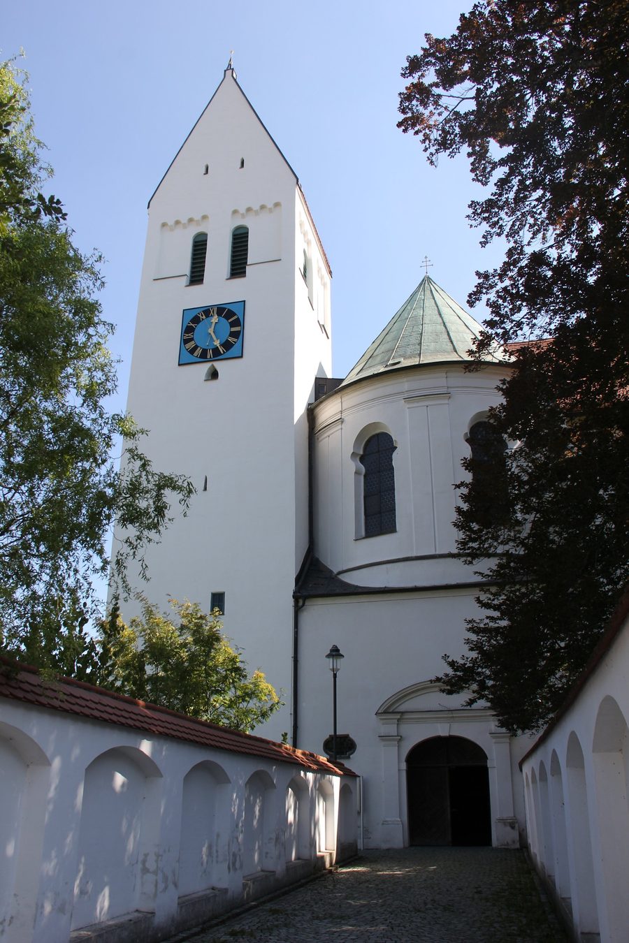 Außenansicht der Klosterkirche St. Peter und Paul im ehemaligen Kloster Thierhaupten