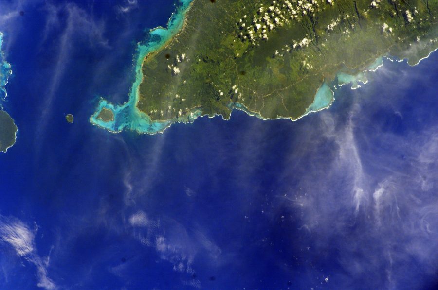 Satellitenaufnahme des A'ana-Distrikts am westlichen Ende der Insel Upolu in Samoa mit den Inseln Manono und Apolima.