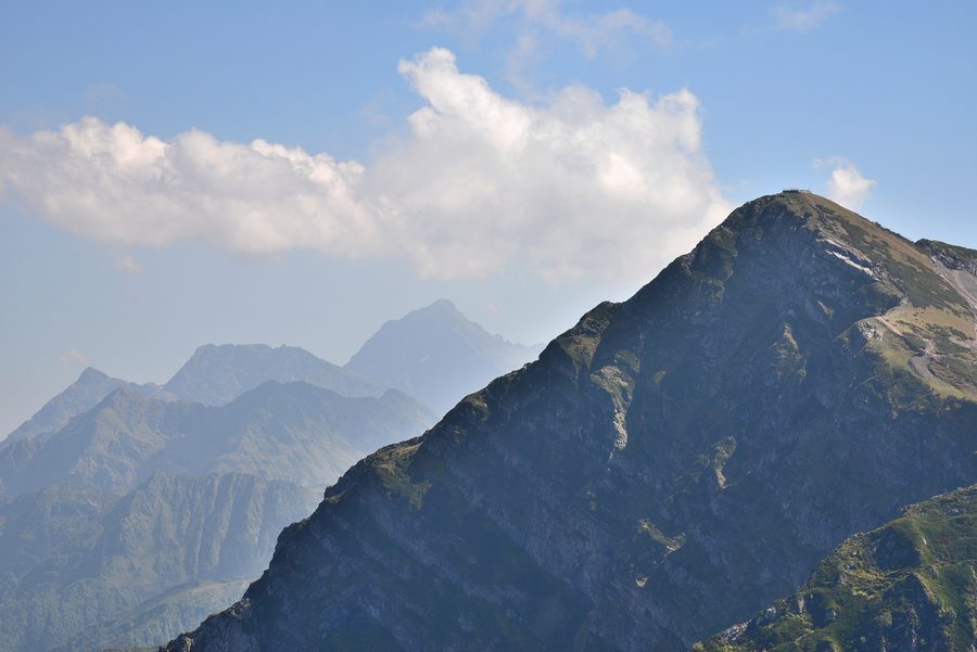Bergkette im Sochi-Nationalpark in der Region Krasnodar