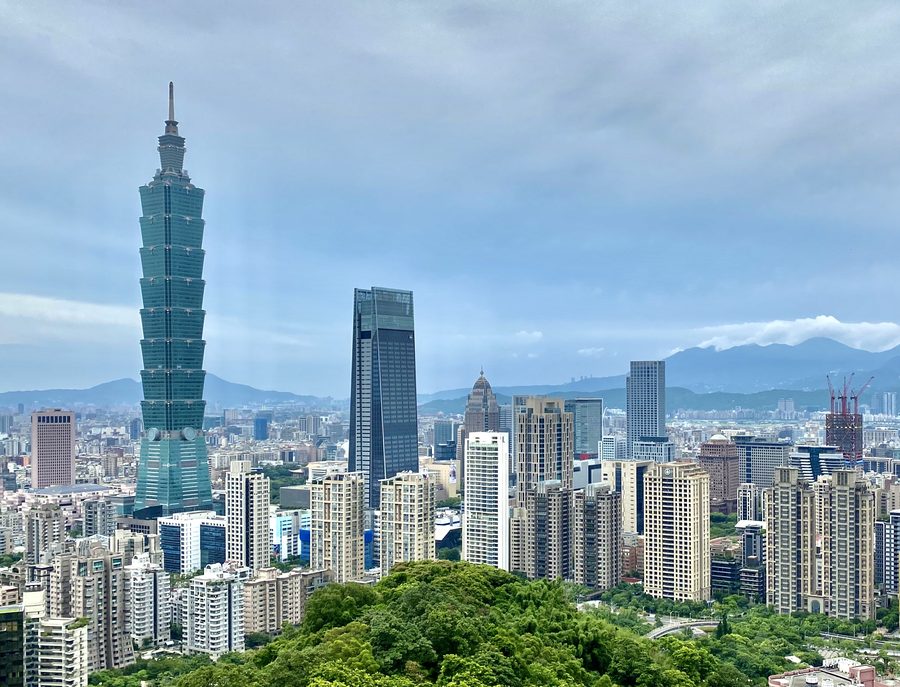 Skyline von Taipeh mit dem Taipei 101, aufgenommen vom Mount Elephant