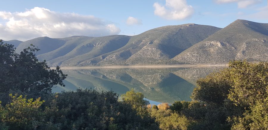 Landschaft am Paralimni-See in der weiteren Umgebung von Skroponeria