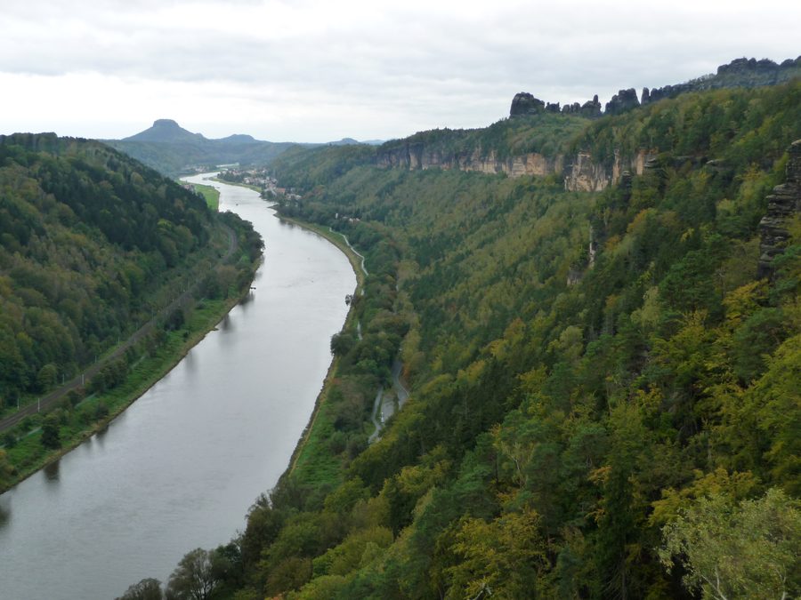 Blick von der Kleinen Bastei bei Schmilka auf die Elbe