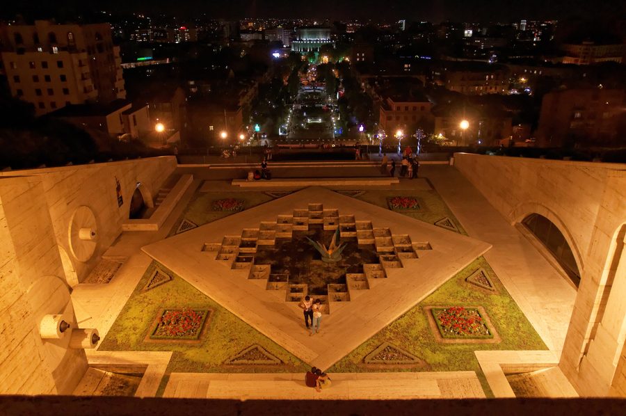 Yerevan bei Nacht