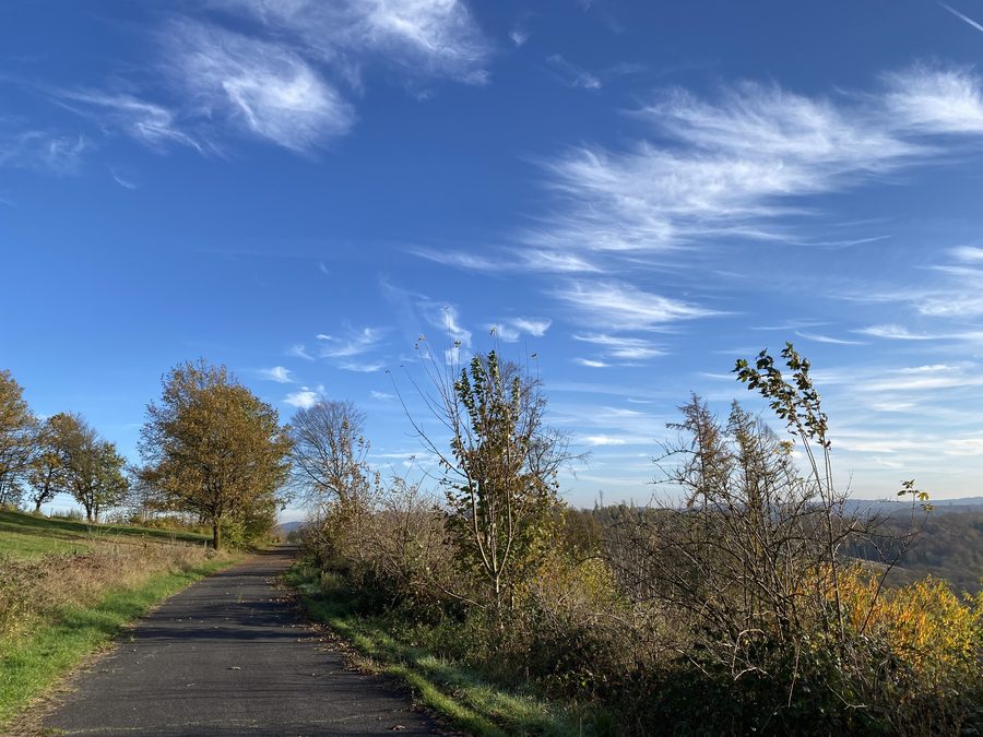 Wanderweg A6 am östlichen Ortseingang von Dannenberg zur Genkeltalsperre
