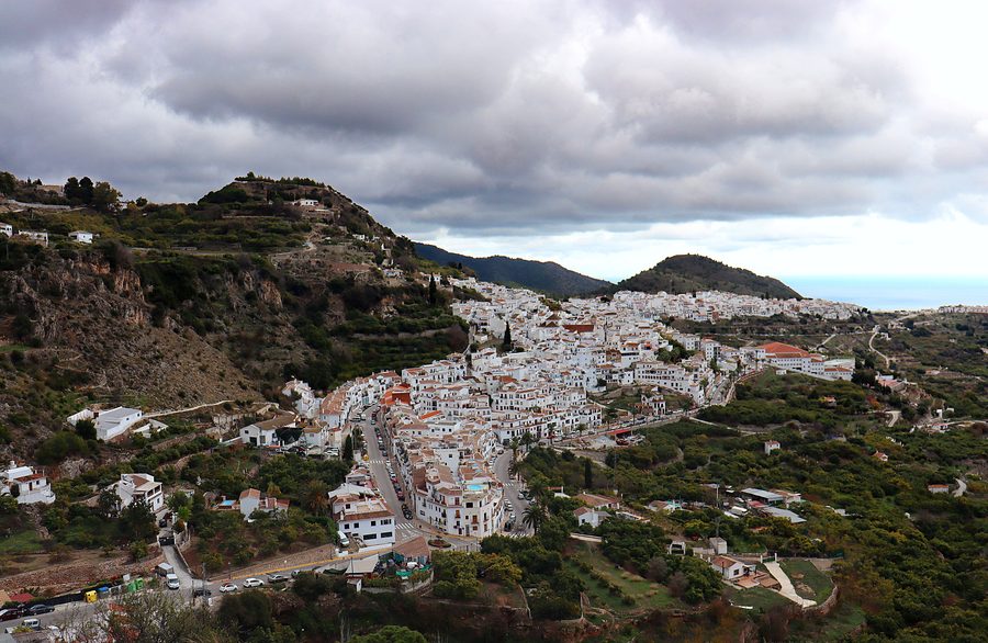 Blick auf Frigiliana in Andalusien