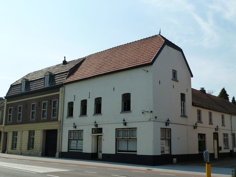 File:Beek (Limburg)-Maastrichterlaan 15-17.JPG