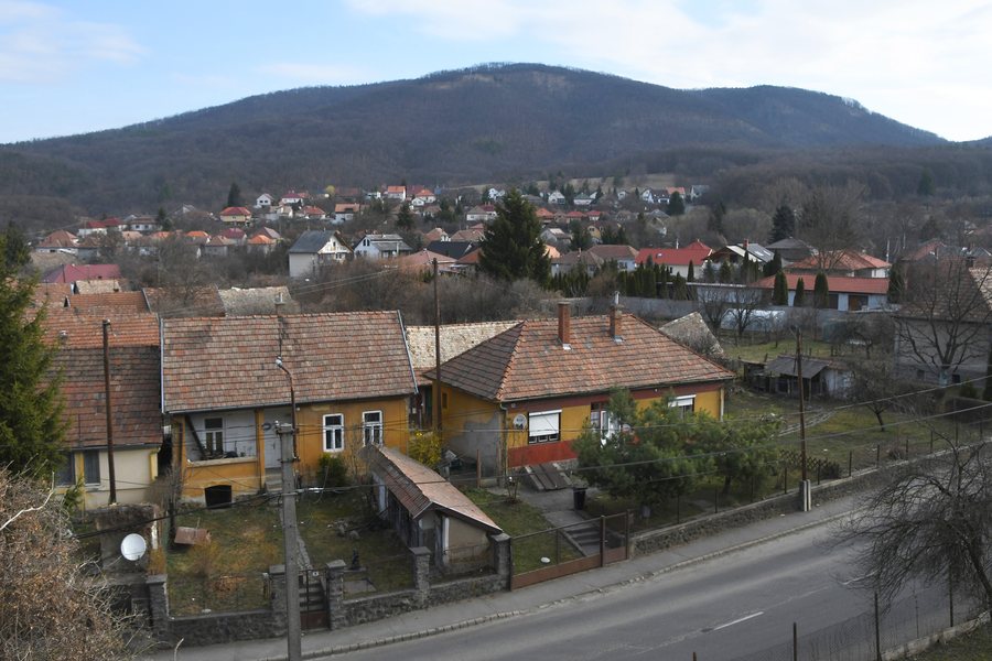 File:Somoskőújfalu, látkép a római katolikus templomtól 2022 01.jpg