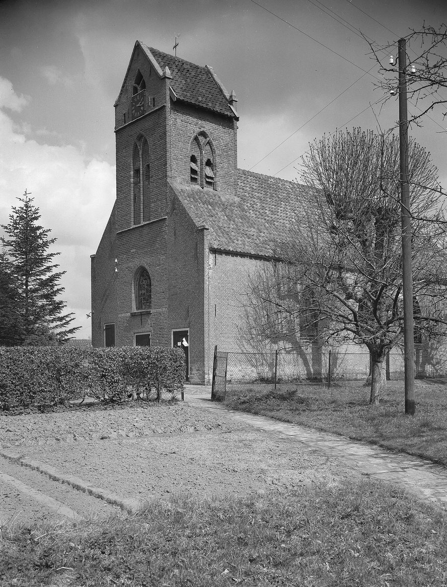 Welsum Protestant church and tower viewed from the southwest