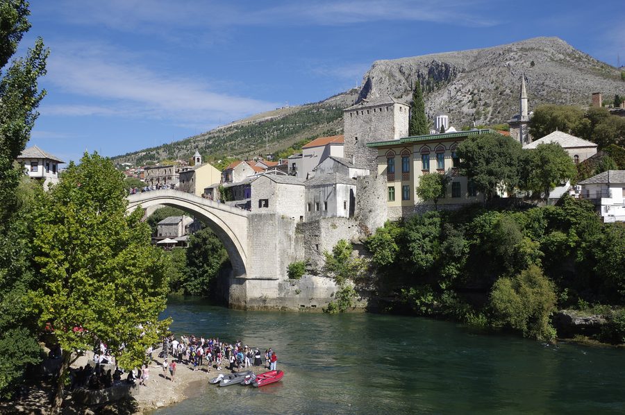 Alte Brücke von Mostar über der Neretva