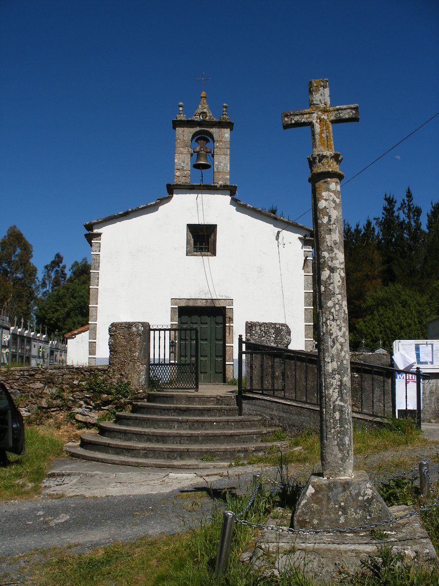 File:Cruceiro e igrexa de Gondollín.JPG