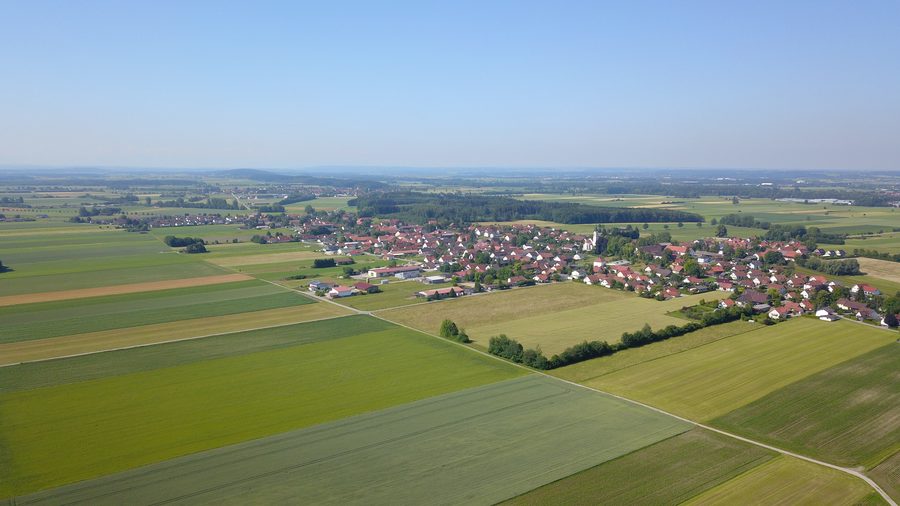 Blick auf Lamerdingen und Kleinkitzighofen in der ländlichen Umgebung des Unterallgäus