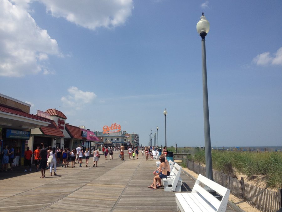 Der Boardwalk von Rehoboth Beach mit Blick nach Norden zur Rehoboth Avenue.