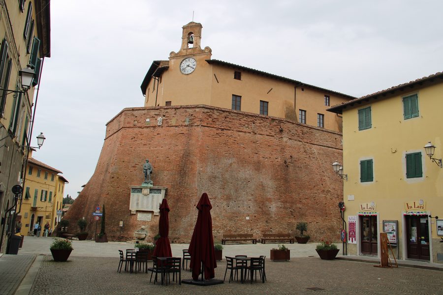 Castello dei Vicari in Lari, Toskana