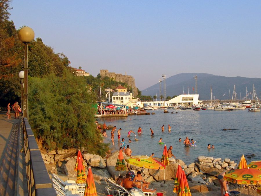 Pet-Danica-Uferpromenade am Meer in Herceg Novi