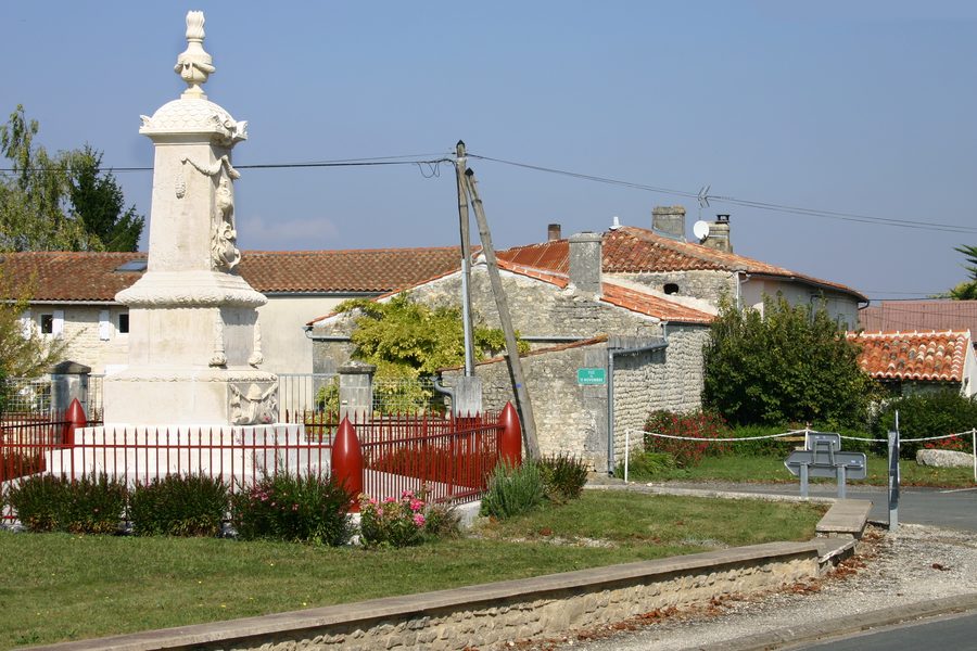 Monument aux morts de La Benâte