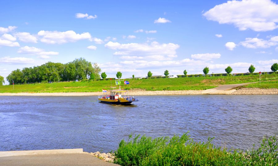 Fahrradfähre auf der IJssel bei Lathum