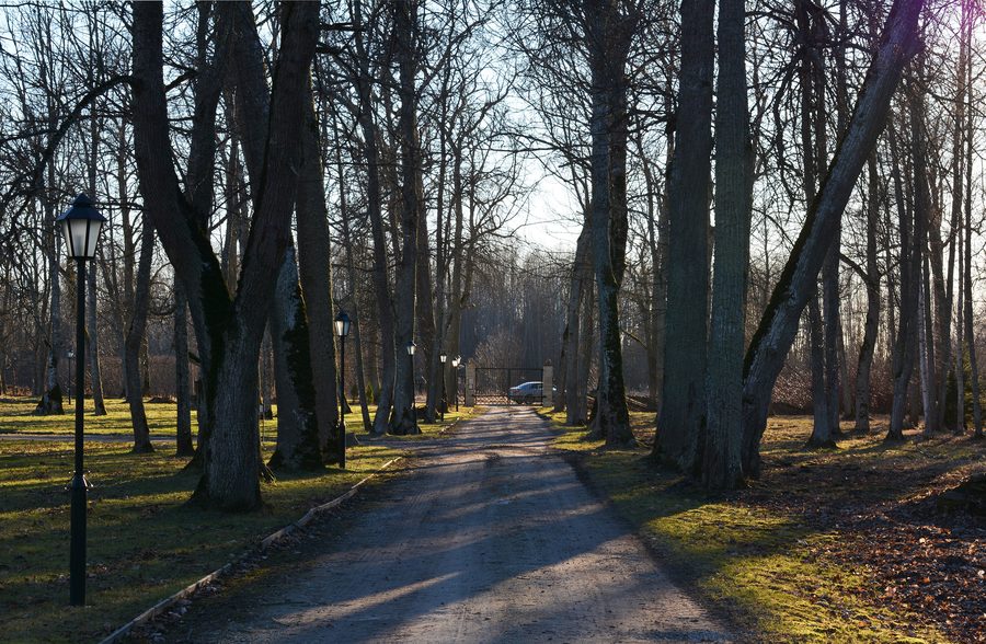 Park des Gutshofs Vihterpalu in Estland