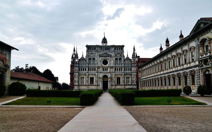 Innenhof der Certosa di Pavia in der Provinz Pavia in der Lombardei