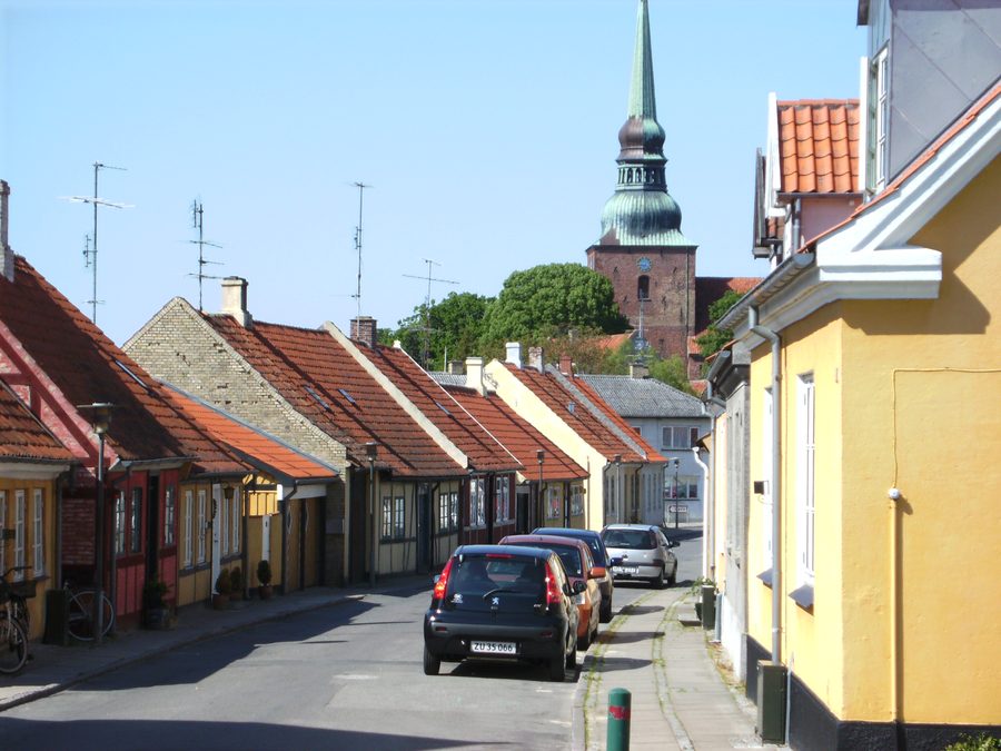 Historische Straße Fiskergade mit Häusern in Nysted