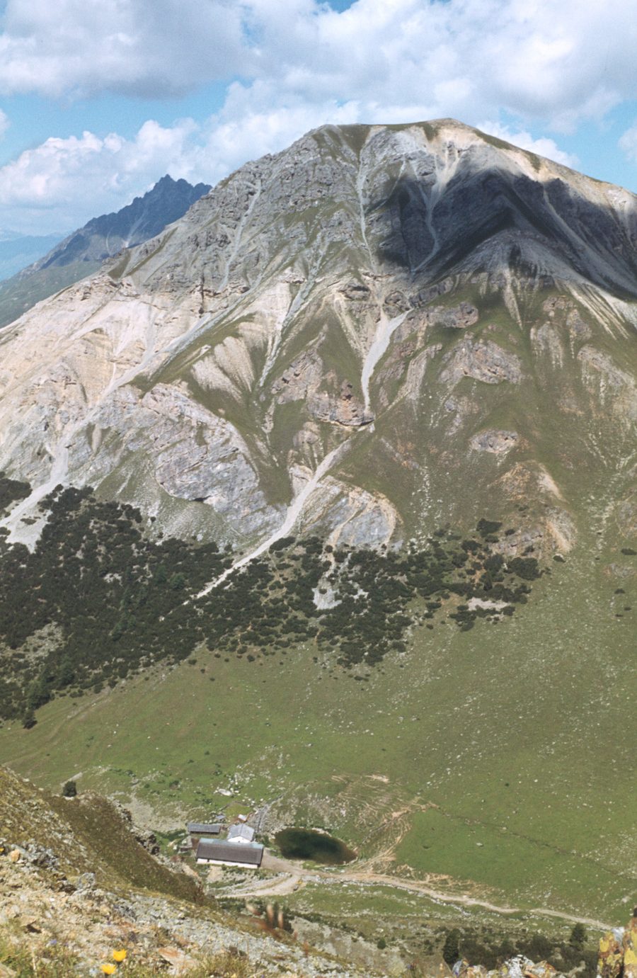 Endkopf von Süden gesehen, links im Hintergrund die Klopaierspitze