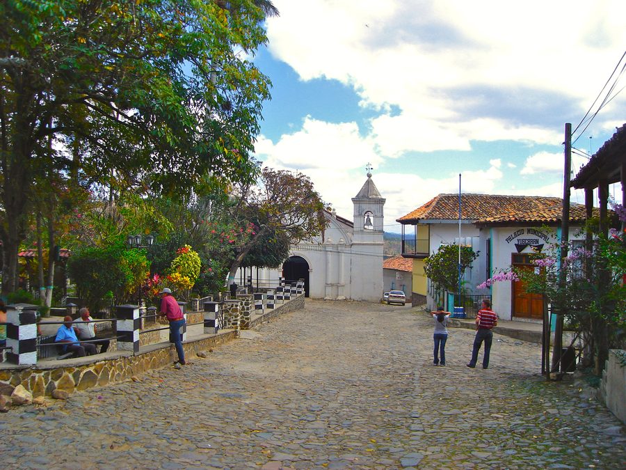 Zentraler Platz von Yuscarán in Honduras