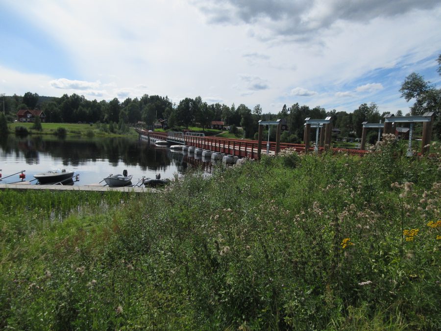 Schwimmende Brücke in Gagnefs kyrkby über den Österdalälven