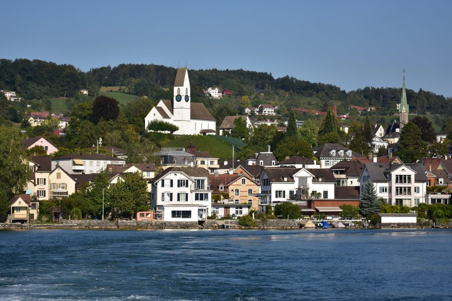 Männedorf und Pfannenstiel vom Zürichsee aus gesehen