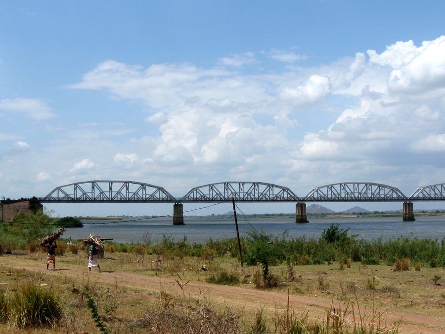 Brücke über den Zambezi in Mosambik