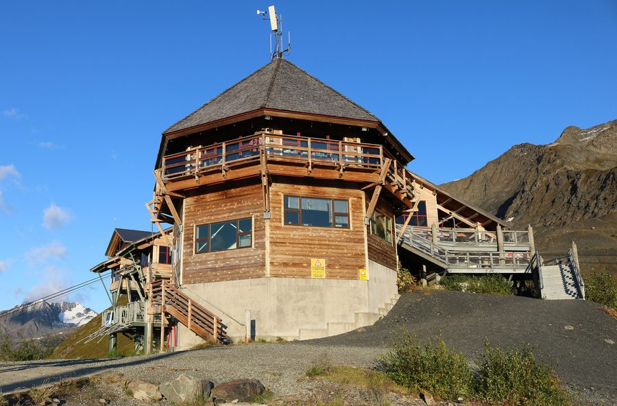 Roundhouse am Mt. Alyeska Resort in Girdwood, Alaska