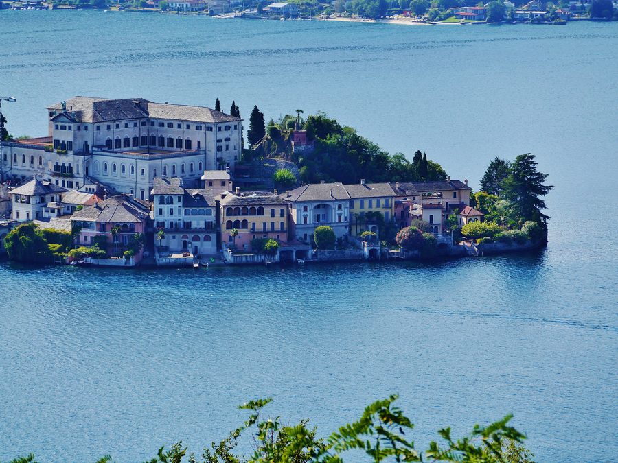 Blick vom Sacro Monte di Orta auf die Insel San Giulio