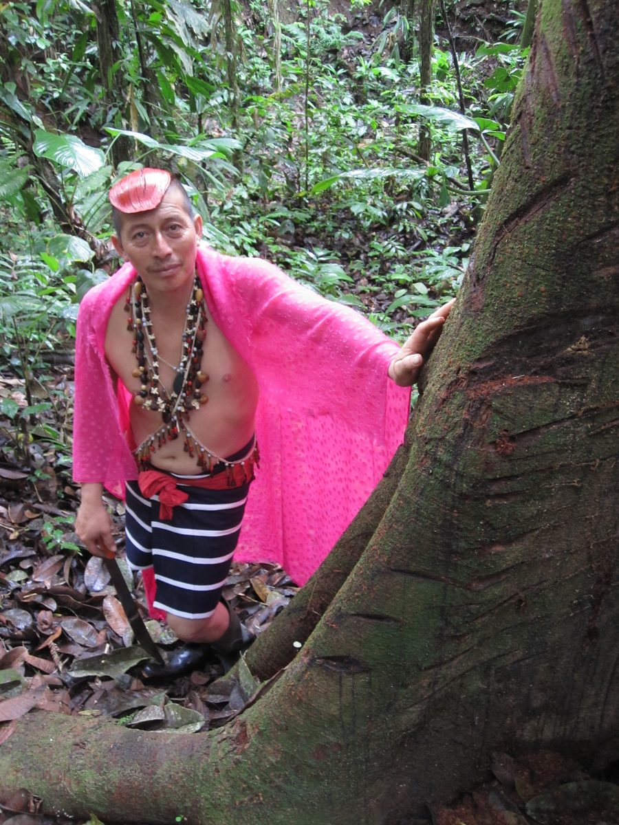 Tsáchila-Mann nahe Santo Domingo de los Tsáchilas