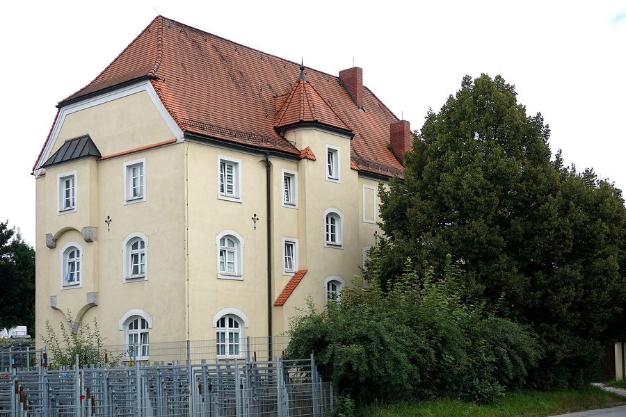 Ehemaliges Bahnhofsempfangsgebäude in Arnstorf