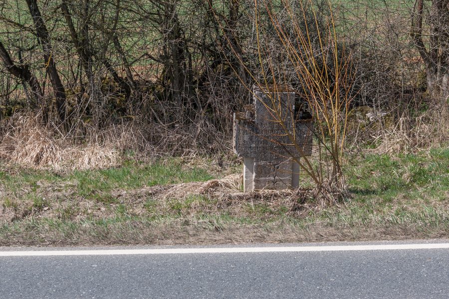 Steinkreuz in Hormersdorf bei Schnaittach mit Blick auf den Standort