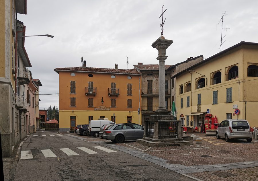 Piazza Dante Girani im Zentrum von Montegrino Valtravaglia