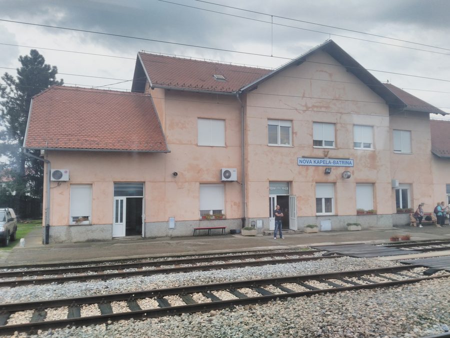 Nova Kapela–Batrina railway station
