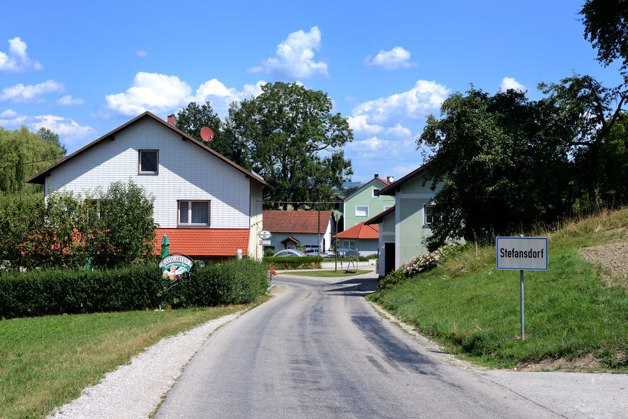 Südwestlicher Ortseingang von Stefansdorf in der Gemeinde Michaelnbach