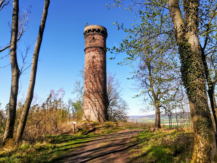 File:Tower Warteturm at the count's estate Hardenberg, Nörten-Hardenberg, Lower Saxony 01.jpg