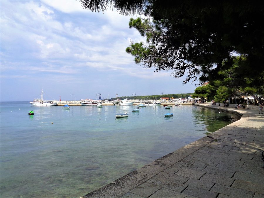 File:Fažana - riva.JPG