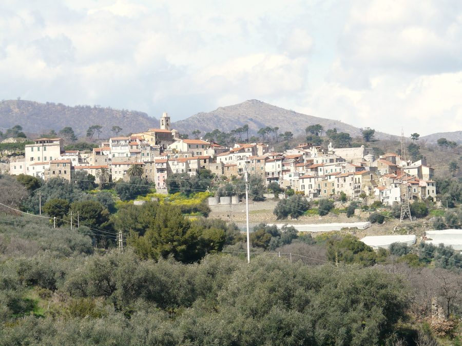 Panoramablick von Lingueglietta über das San-Lorenzo-Tal bis zum Meer