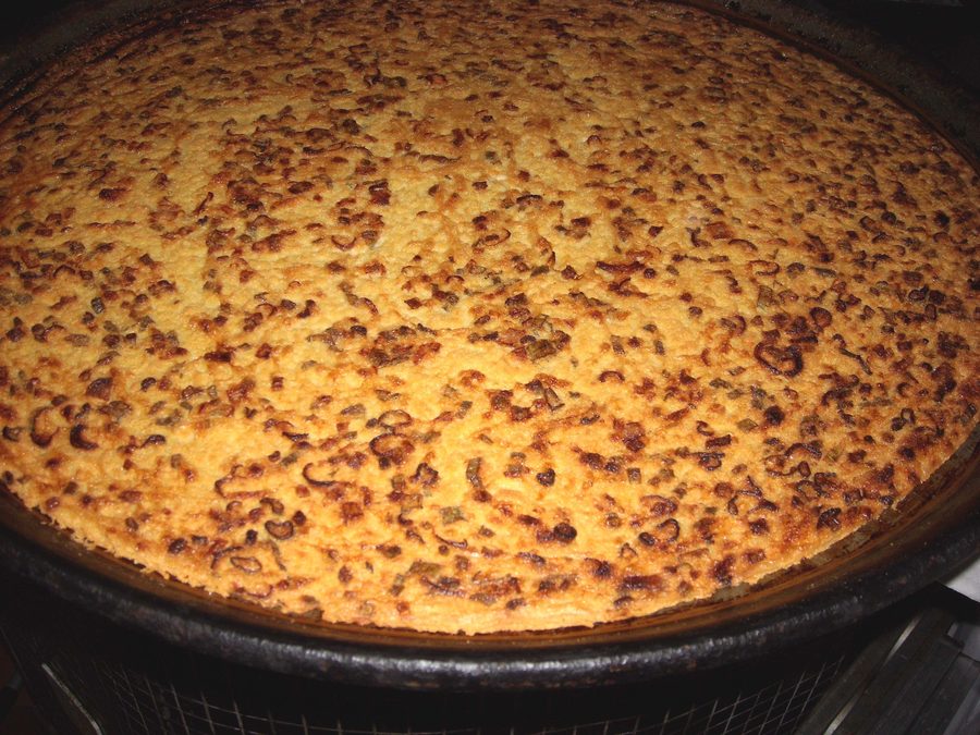 Farinata mit Frühlingszwiebeln, eine ligurische Spezialität